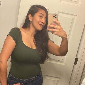 Meet your Posher, Yesenia